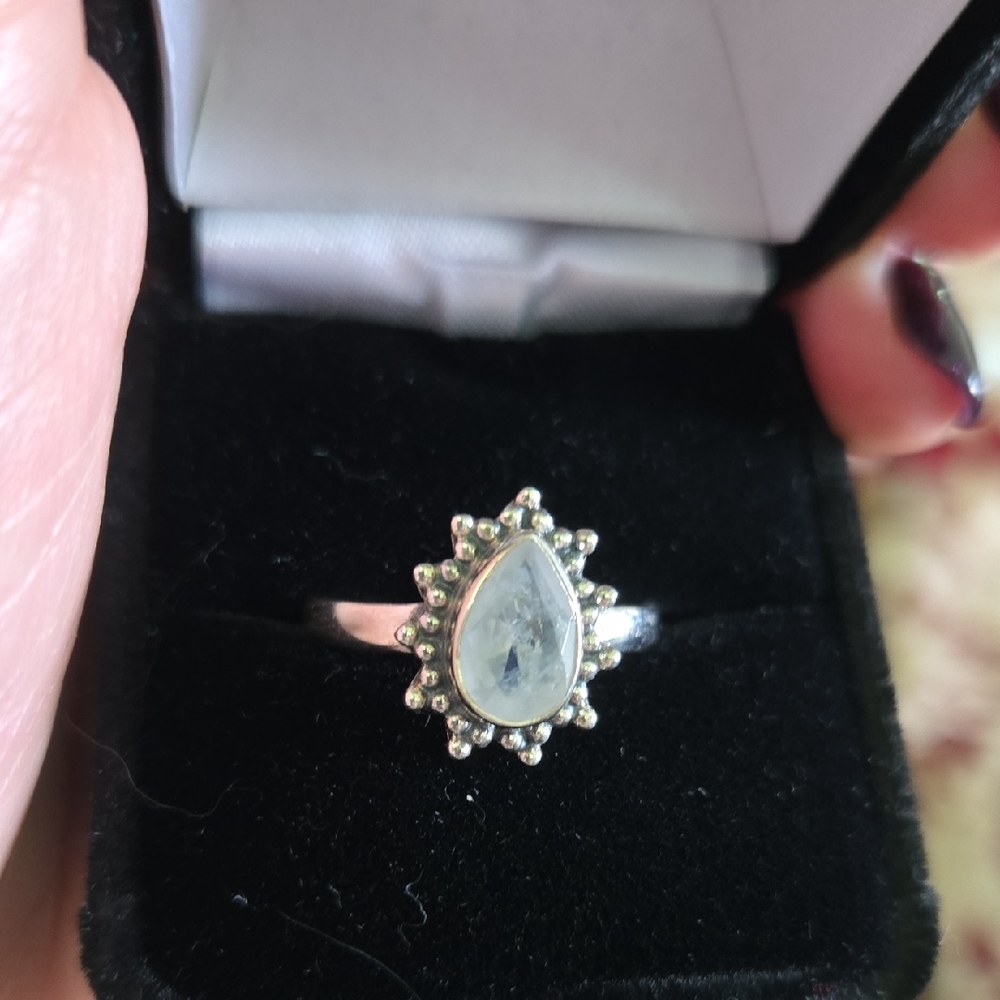 Elegant Silver Teardrop Ring Sz 8